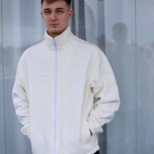 Weißer Pullover